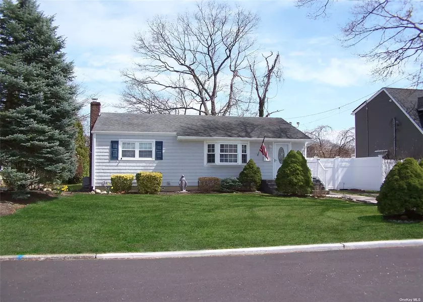 27 Lakewood AVE, Ronkonkoma, NY 11779