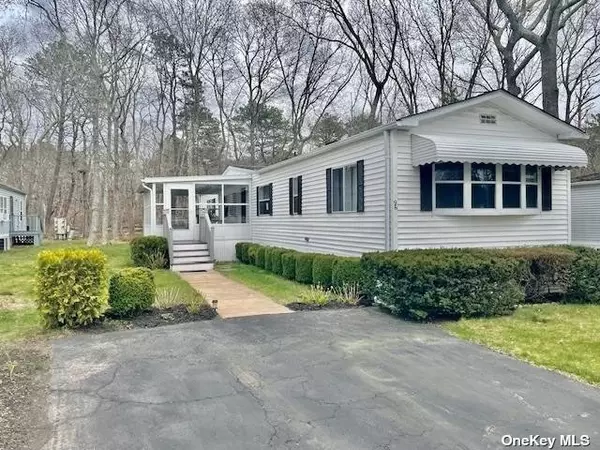 East Quogue, NY 11942,96 Spruce ST