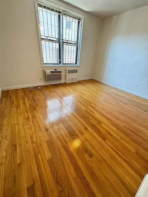 Flushing, NY 11355,137-05 Franklin Ave #4D