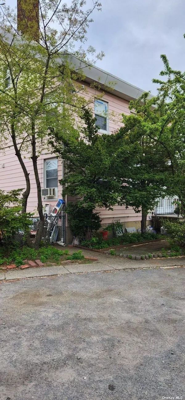 Flushing, NY 11358,35-82/78 161st ST