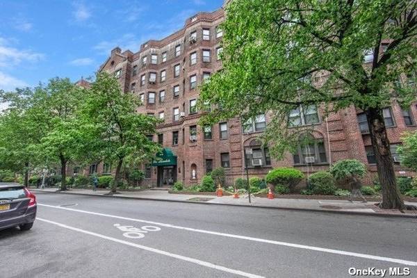 34-24 82 ST #6E, Jackson Heights, NY 11372