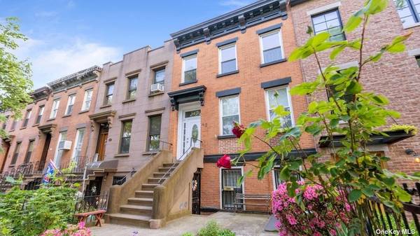 42 2nd ST,  Carroll Gardens,  NY 11231