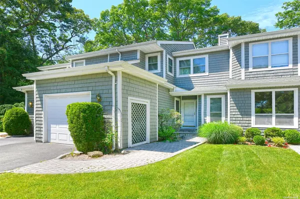 Commack, NY 11725,26 Wildberry CT #-