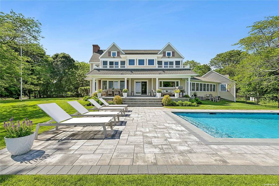 7 Apaucuck Point LN, Westhampton, NY 11977