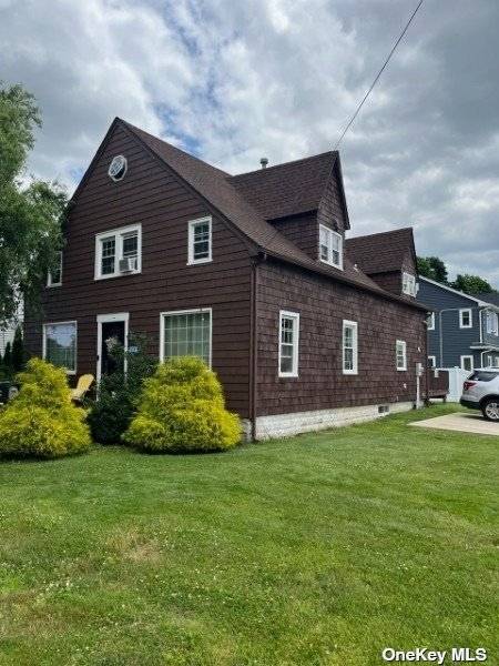 463 Staples ST, Farmingdale, NY 11735