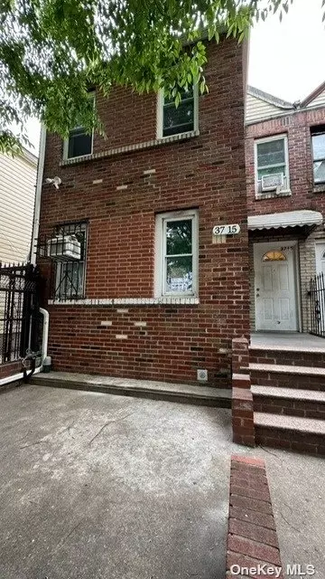 Jackson Heights, NY 11372,37-15 94th ST