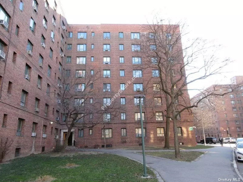 26 Metropolitan #2C, Bronx, NY 10462