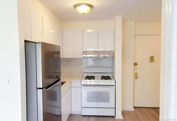 Flushing, NY 11354,144-48 Roosevelt AVE #3B