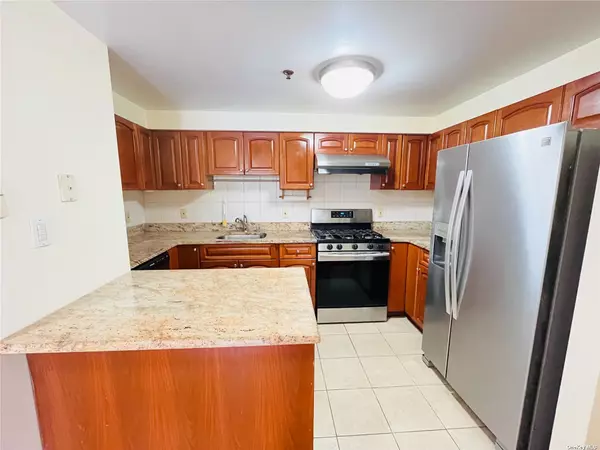 Forest Hills, NY 11375,64-34 Grand Central Pkwy #2B