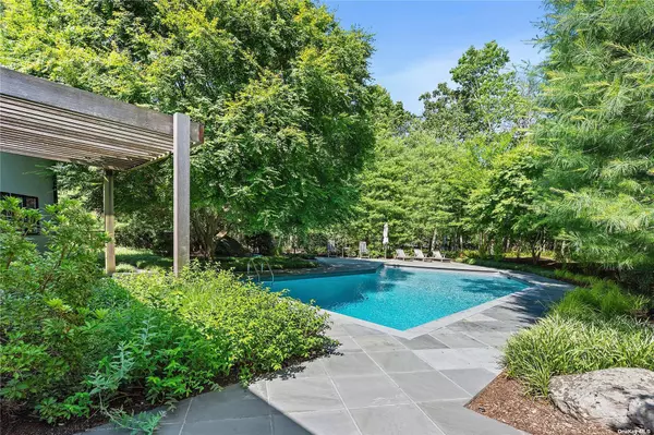 East Hampton, NY 11937,6 Rolling Wood LN