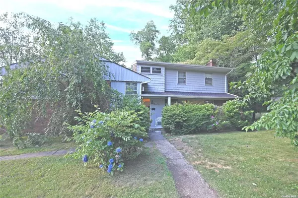 Great Neck, NY 11024,75 Hicks LN