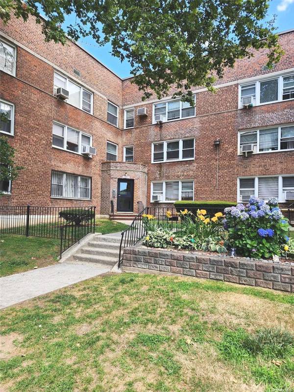 138-37 Jewel AVE #3B, Kew Garden Hills, NY 11367