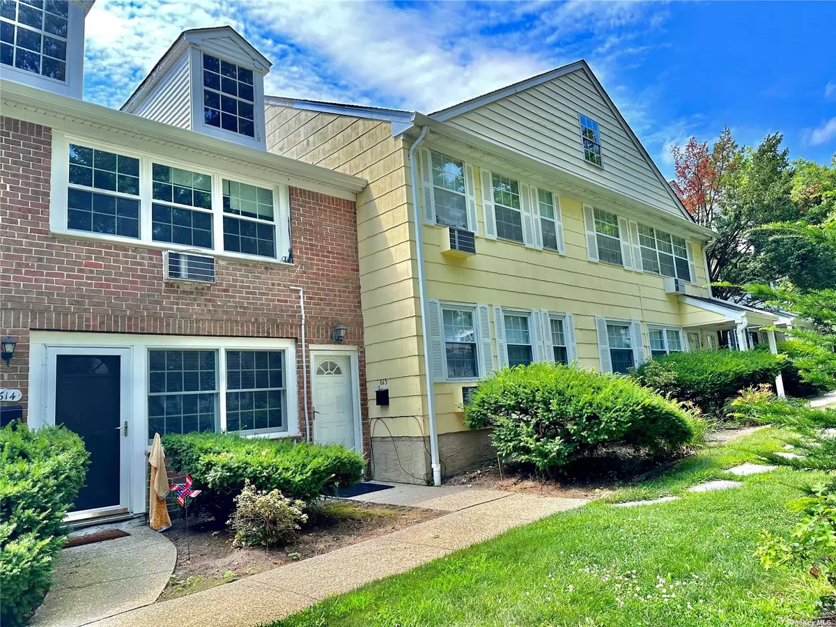 Hauppauge, NY 11749,615 Towne House #615