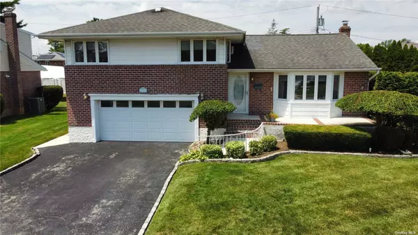 Hicksville, NY 11801,6 Balsam DR