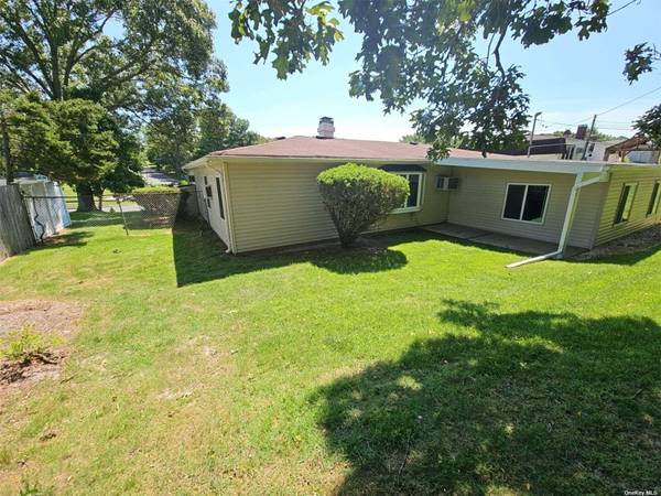 Farmingville, NY 11738,55 Radburn DR