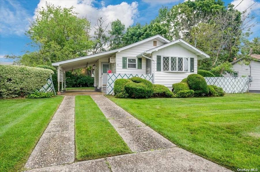 71 Cranberry ST, Central Islip, NY 11722