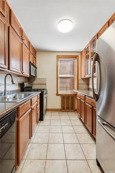 67-12 Yellowstone BLVD #B1, Forest Hills, NY 11375