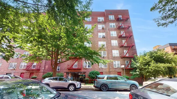 3304 91 St #4M, Jackson Heights, NY 11372