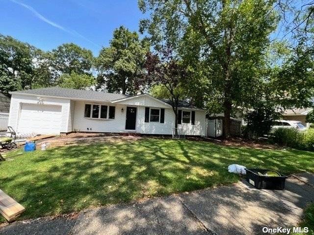 11 Longworth AVE, Dix Hills, NY 11746