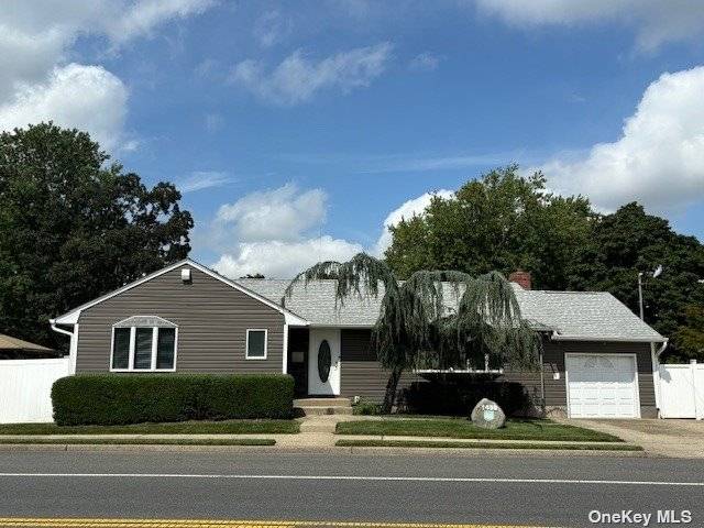 1488 Straight PATH, Lindenhurst, NY 11757