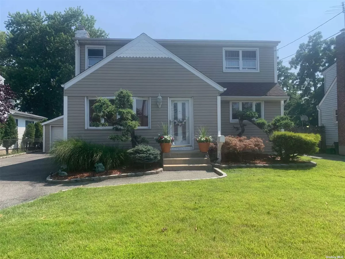 North Bellmore, NY 11710,1329 Walker AVE