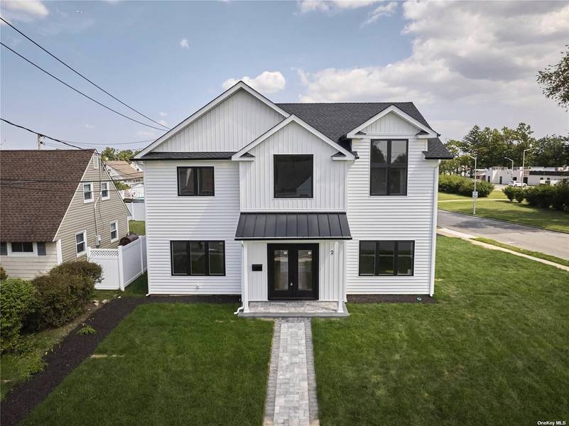 2 Polaris DR, Levittown, NY 11756