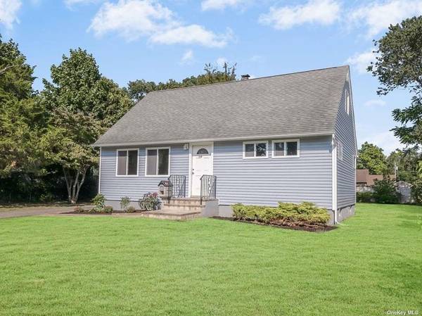 150 Dawn DR, Centereach, NY 11720