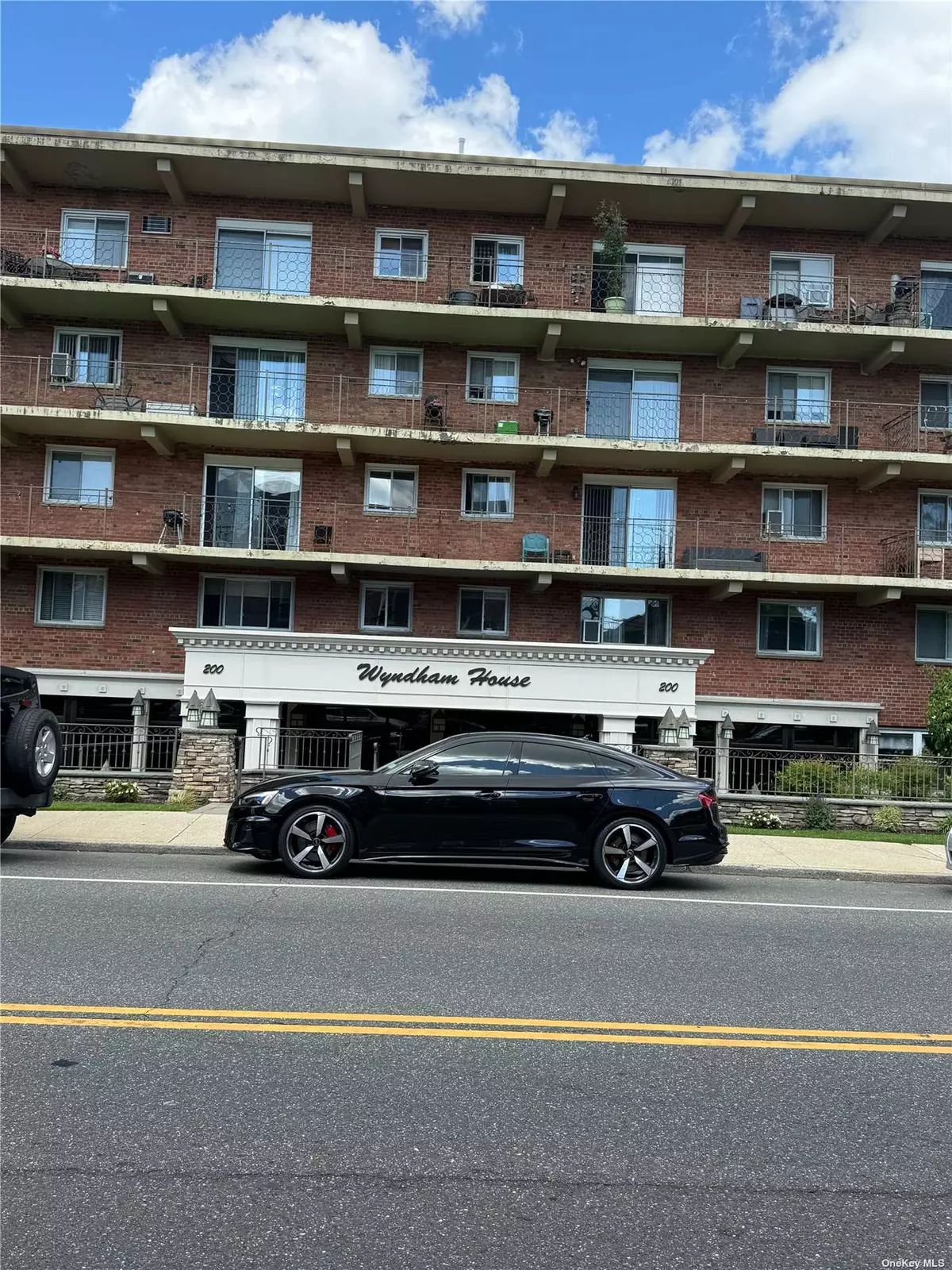 Lynbrook, NY 11563,200 Atlantic AVE #307