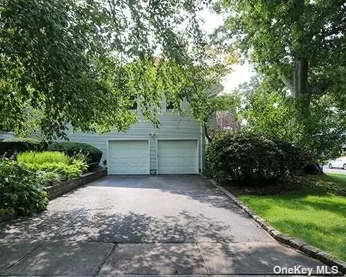 Smithtown, NY 11787,23 Dunedin ST