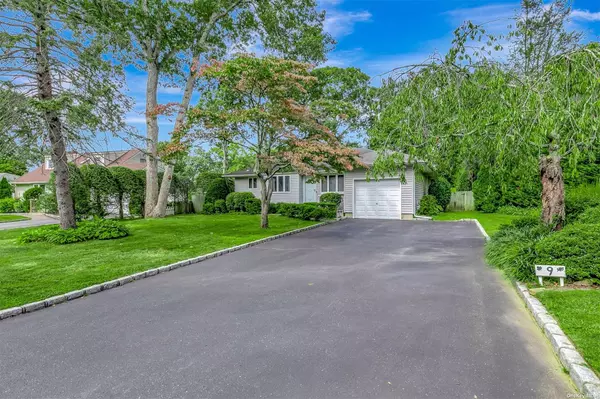 Smithtown, NY 11787,9 Brook LN