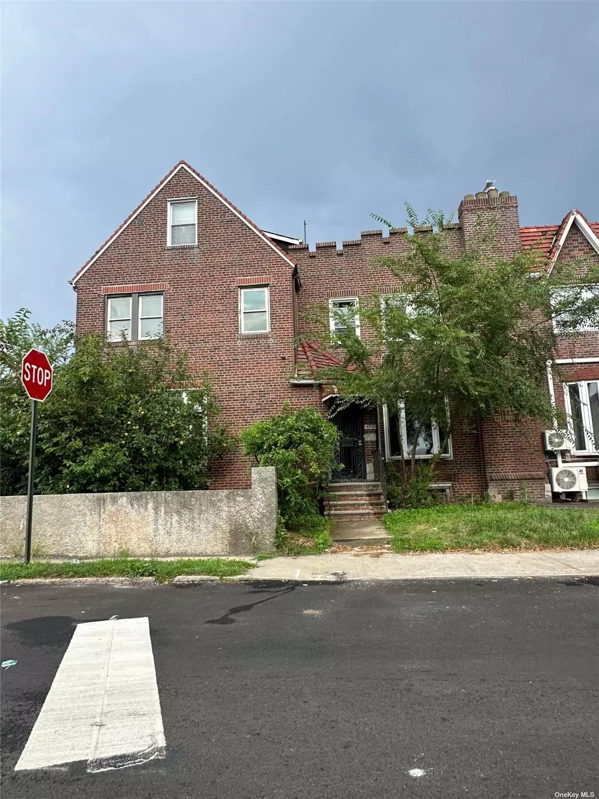 Laurelton, NY 11413,142-03 232nd ST