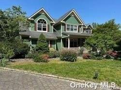 Glen Cove, NY 11542,7 Birchbark LN