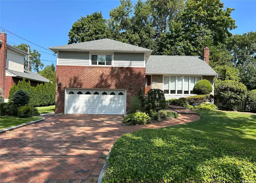 183 Robby LN, Manhasset Hills, NY 11040