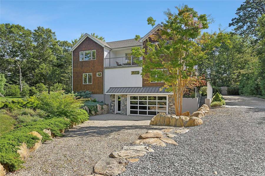 15 Hill Side LN, East Hampton, NY 11937