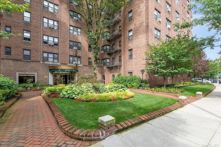 69-10 Yellowstone BLVD #616, Forest Hills, NY 11375