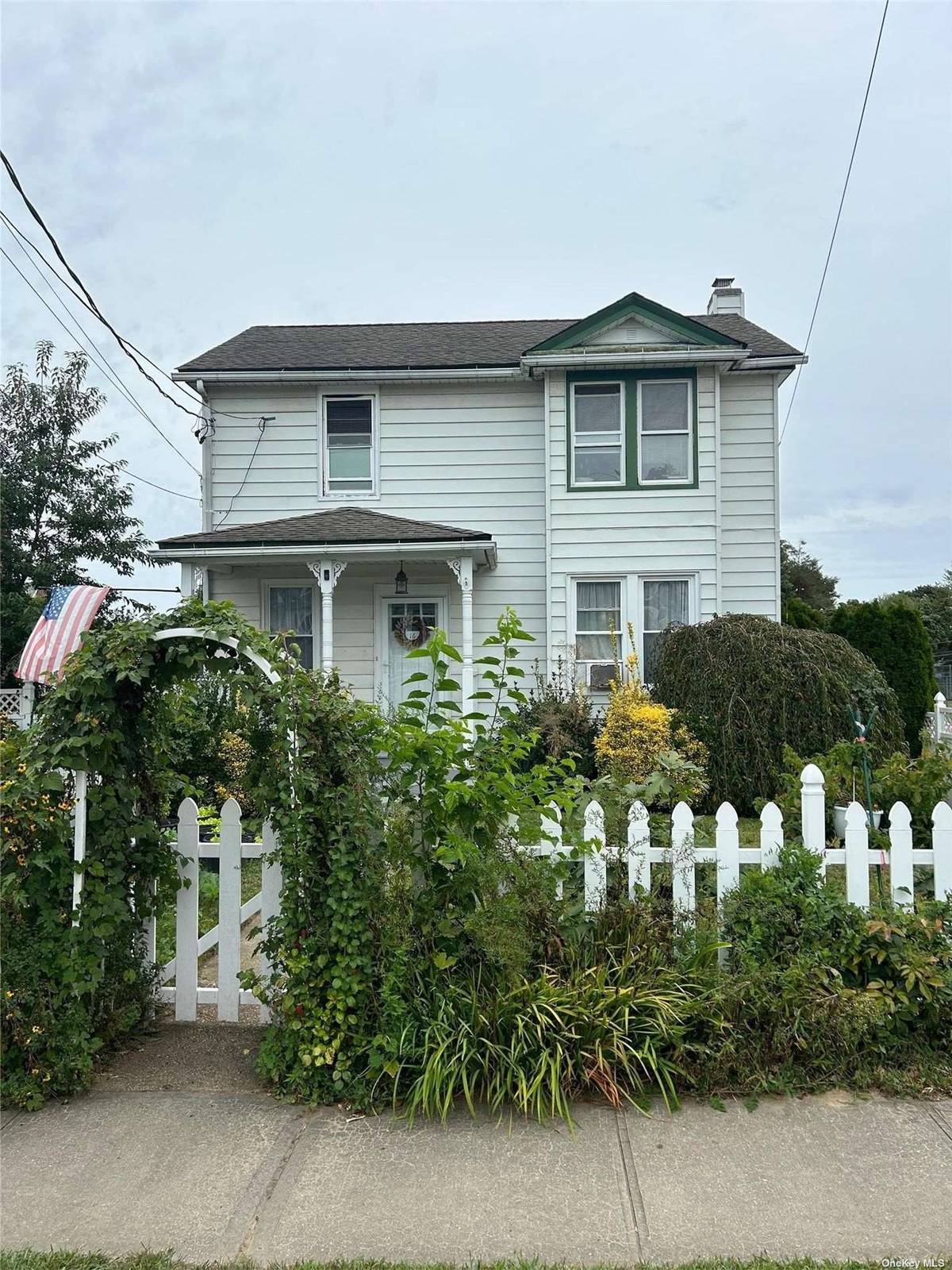 Glen Head, NY 11545,16 Benjamin ST