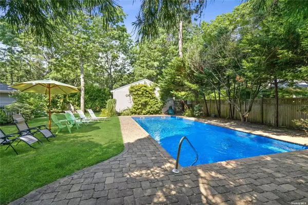 Hampton Bays, NY 11946,52 Sherwood RD