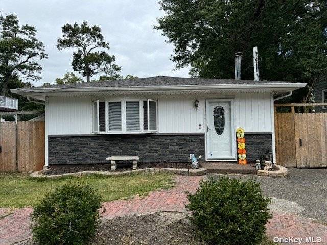 63 Carlton AVE, Mastic, NY 11950