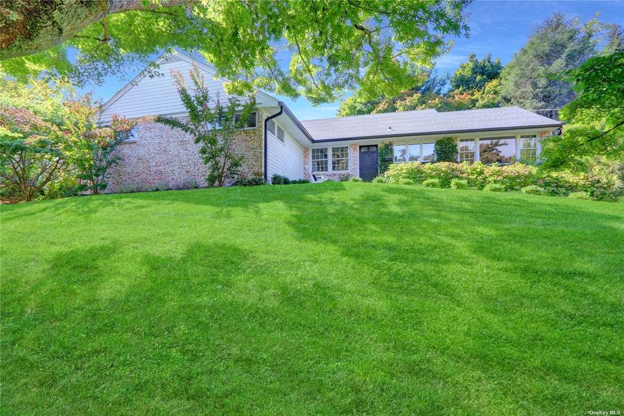 9 Griffith LN, Huntington, NY 11743