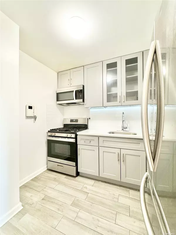 Elmhurst, NY 11373,8615 Broadway #4F