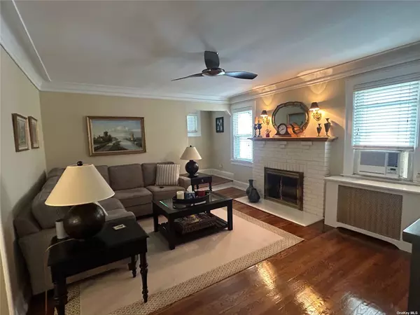 Mineola, NY 11501,96 Millington PL