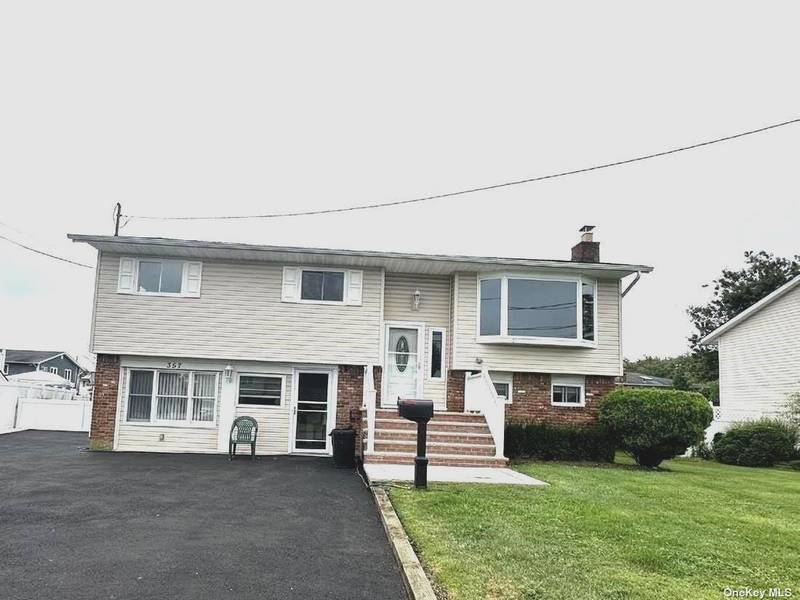 357 Idaho ST, Lindenhurst, NY 11757