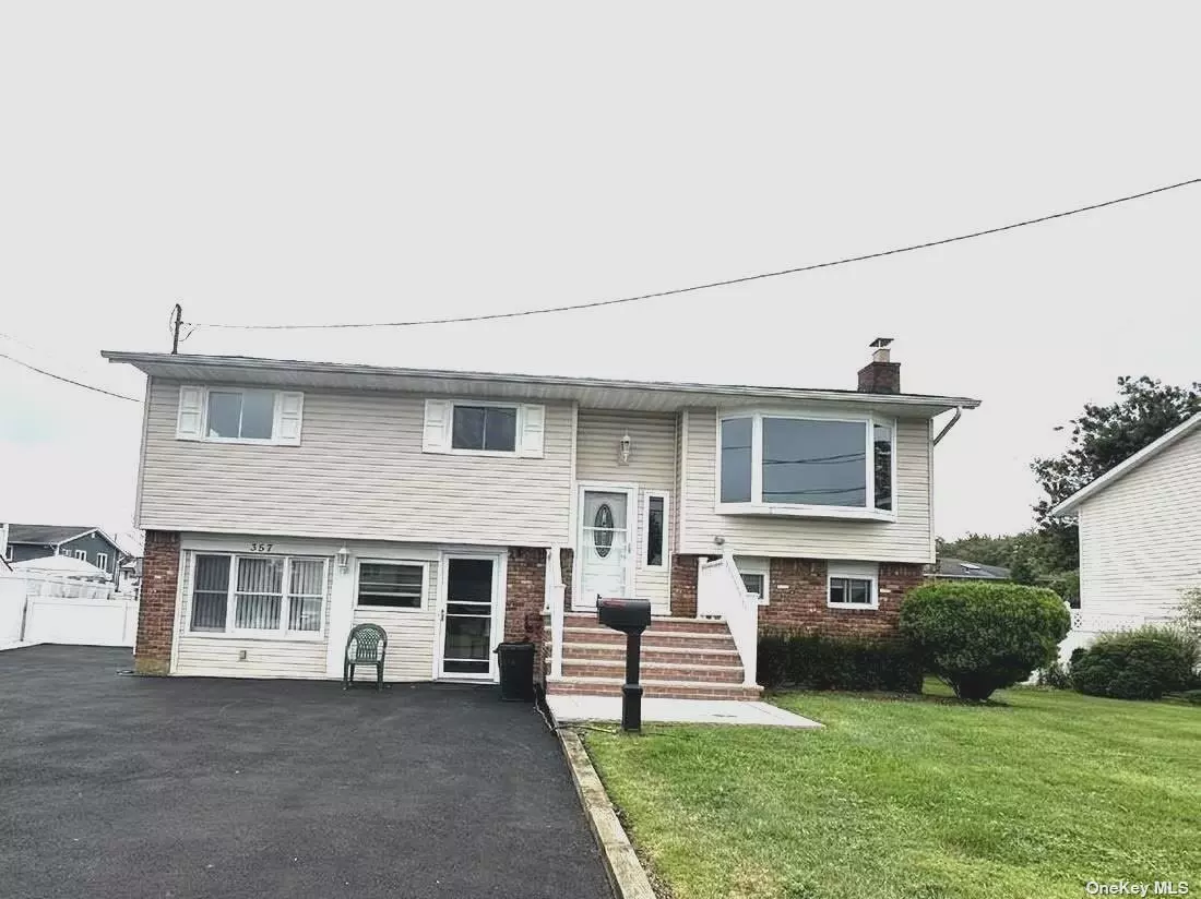 Lindenhurst, NY 11757,357 Idaho ST