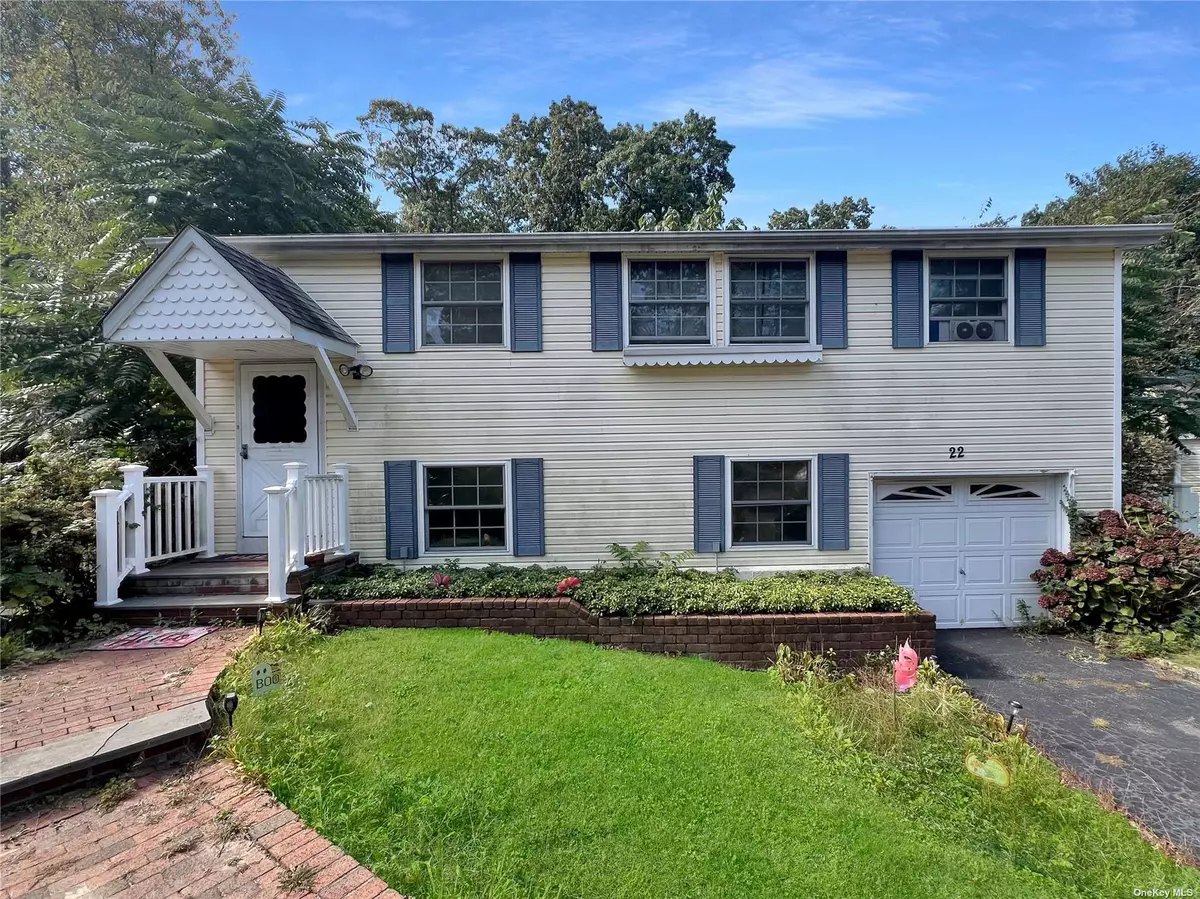 East Setauket, NY 11733,22 Beaver LN