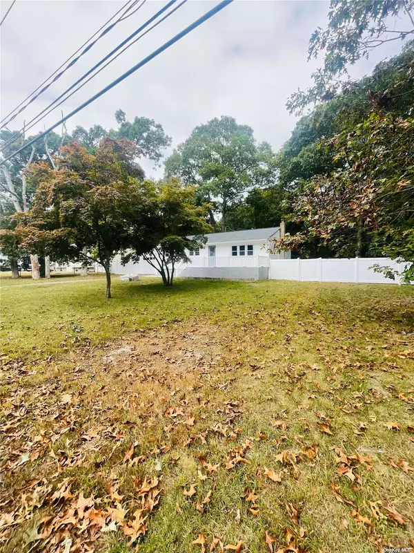 Middle Island, NY 11953,15 Adams LN