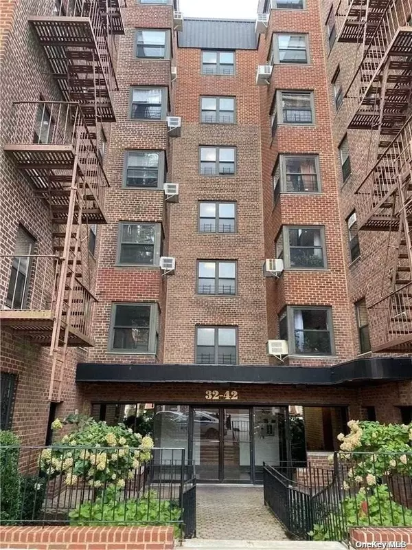 East Elmhurst, NY 11369,32-42 92nd Street #B306