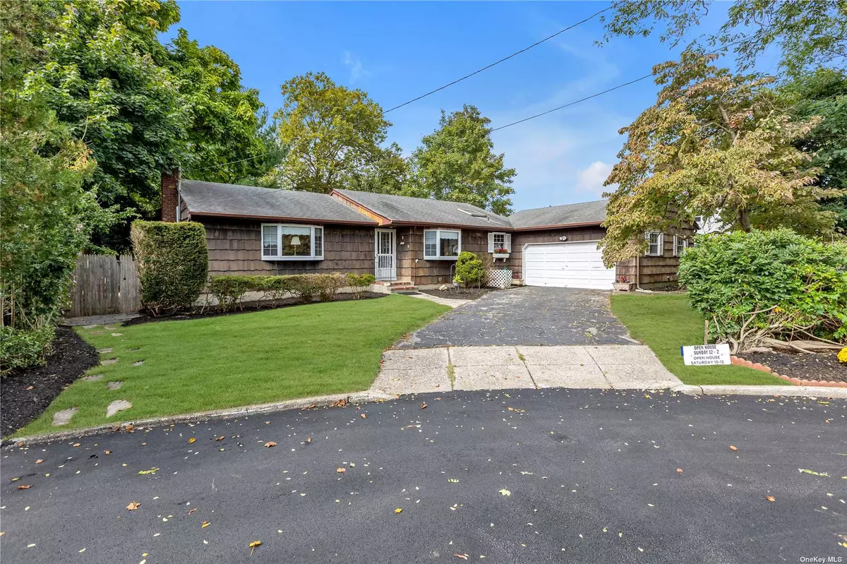 Babylon, NY 11702,8 Kathryn CT