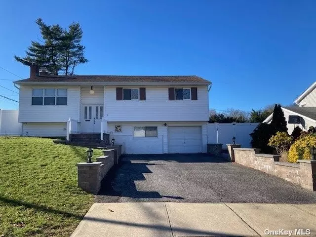 Commack, NY 11725,8 Balsam LN