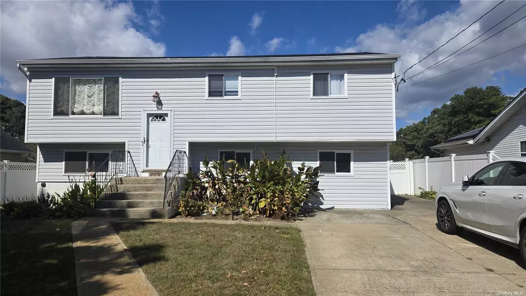 679 Commander AVE #1st Fl, West Babylon, NY 11704