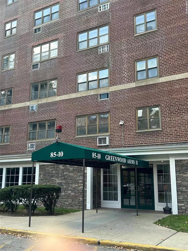 Howard Beach, NY 11414,85-10 151 AVE #3M